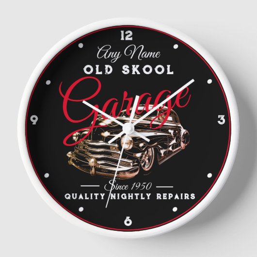 ガレージオールドスクール任意の名前ブラックレッドヴィンテージカー 壁時計 (正面)