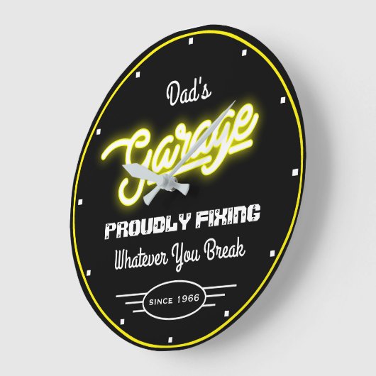 ガレージパパの任意の名前の固定イエローブラックおもしろい ラージ壁時計 (傾斜)