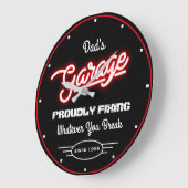 ガレージパパの任意の名前の固定Handyman Red Black ラージ壁時計 (傾斜)