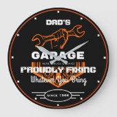 ガレージパパや名前が誇らしげに修正おもしろい ラージ壁時計 (正面)