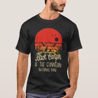 ガンザン国立公園のブラックキャニオンでのハイキング Tシャツ