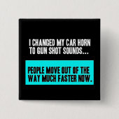 ガンショットの変更されたカーホーン音がアウト方向Pに移動 缶バッジ (正面)