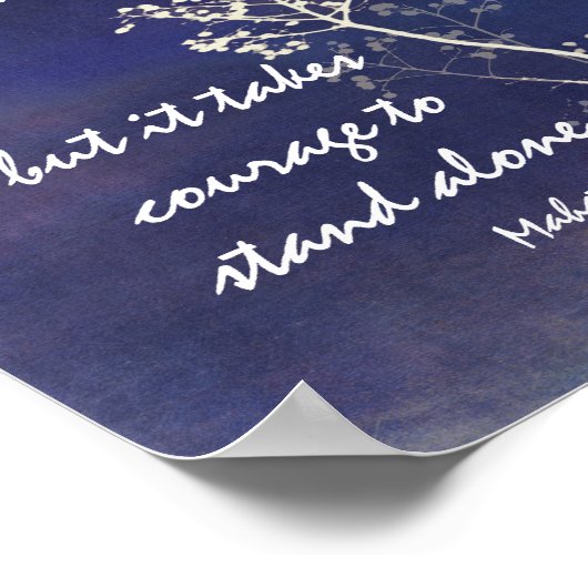 ガンジーやる気を起こさせる引用文オン青と白 ポスター (角)