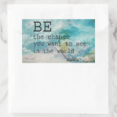 ガンジー引用文のシールが変わる 長方形シール (バッグ)