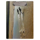 ガンネル川に突進するロケット犬 クリップボード (正面)