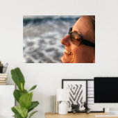 ガンビアのサングラスに映る夕日 ポスター (ホームオフィス)