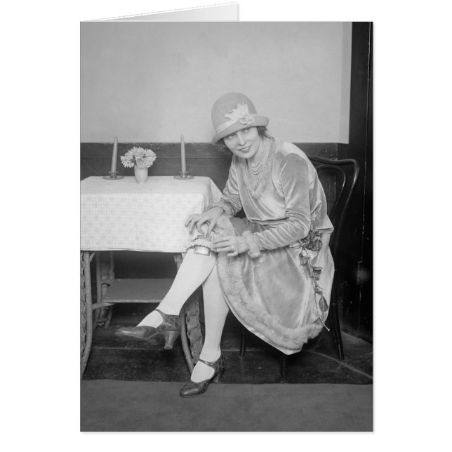 ガーターに隠されたフラスコ 1926年 (正面)