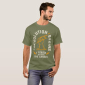 ガーデニングおもしろいガーデナーガーデン革命開始 Tシャツ (正面フル)