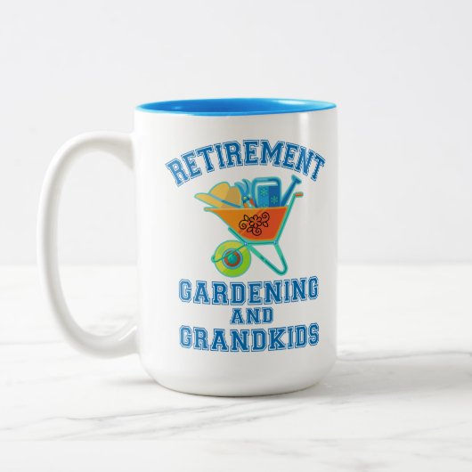 ガーデニングとグランドキッズの退職 ツートーンマグカップ (左)