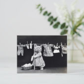 ガーデニング猫ちゃん | Rakeとの子猫 ポストカード (スタンド正面)