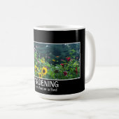 ガーデニング – 殺人は悪いおもしろいことわざ コーヒーマグカップ (正面右)
