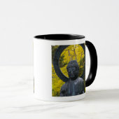 ガーデンのブッダ日本の像ゴールデン マグカップ (正面右)