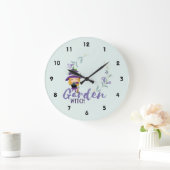 ガーデンウィッチ-文字、スペル、サイギルでカスタマイズ ラージ壁時計 (ホーム)