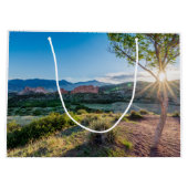 ガーデンオブゴッズツリー日が差すこと ラージペーパーバッグ (裏面)