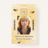 ガーデンセンターの従業員の写真でこぼこ蜂の黄色 バッジ (正面)