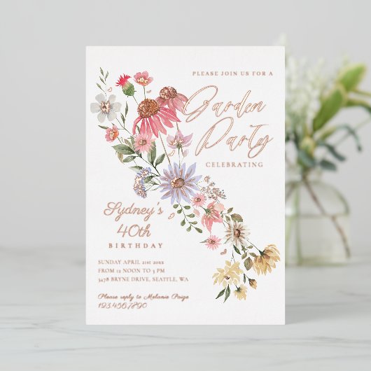 ガーデンパーティーウォーターカラーワイルドフラワーフローラ誕生日 箔招待状 (立ち正面)