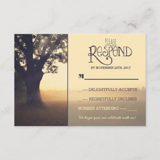 ガーデンライトの木の rustic ウェディング RSVP (正面)