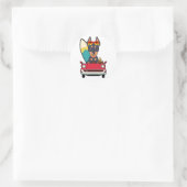 ガードドッグおもしろいがビーチに向かって走っている ラウンドシール (バッグ)