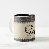 ガーリーなグリッターのモノグラムのコーヒー・マグを飾ること ツートーンマグカップ (正面左)