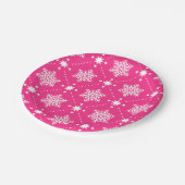 ガーリーなピンクおよび白い雪片のクリスマスパターン ペーパープレート (アングル)