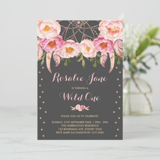 ガーリーなピンクの金ゴールドのDreamcatcherの野生の1つの第1誕生日 招待状 (スタンド正面)