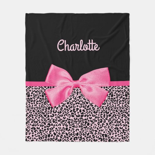 ガーリーなピンクの黒いヒョウのプリントのかわいい弓および名前 フリースブランケット (正面)