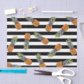 ガーリーな夏のパイナップルパターン|黒いストライプの 薄葉紙 (クラフト)