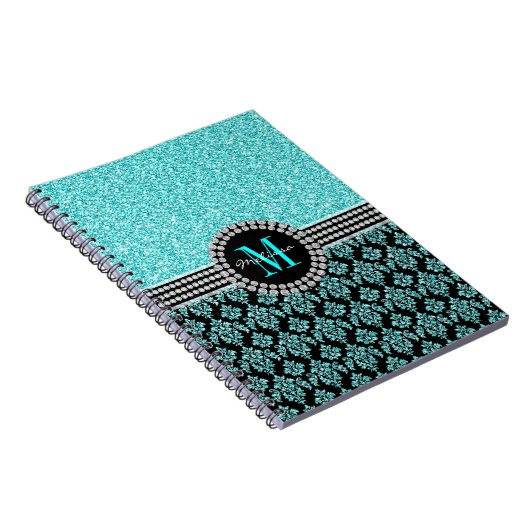 ガーリーな水の青いグリッターのモノグラムのダマスク織の名前 ノートブック (右側)