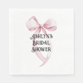 ガーリーな白とピンクのボウブライダルシャワー スタンダードランチョンナプキン (正面)