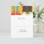 ガーリーな靴及びスニーカーの図解入りの、写真付きのな結婚式の黄色 出欠カード (スタンド正面)