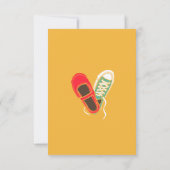 ガーリーな靴及びスニーカーの図解入りの、写真付きのな結婚式の黄色 出欠カード (裏面)