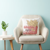 ガーリーの前のカーリー クッション (椅子)