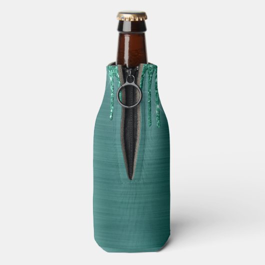 ガーリーティール（緑がかった色）滴下グリッターブラシ仕上げ金属モノグラム ボトルクーラー (ボトル裏面)