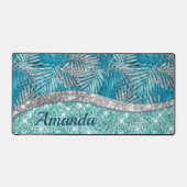 ガーリーティール(緑がかった色)緑銀グリッター葉モノグラム デスクマット (正面)