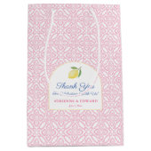 ガーリーピンクタイルイタリアンレモンの結婚歓迎 ミディアムペーパーバッグ (正面)