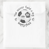 ガーリー白黒のサッカー場は私の幸せな場所だ ラウンドシール (バッグ)