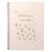 ガーリー赤面かわいらしピンクの水色の蝶 ノートブック (正面)