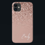 ガーリー赤面ピンクローズ金ゴールドグリッターモノグラム iPhone 11 ケース<br><div class="desc">バラガーリー金ゴールド-赤面ピンクスパークルと滴下グリッターブラッシュドフェイクメタルのモノグラム名とイニシャル電話。これは、最高の甘い16歳の誕生日、結婚ブライダルシャワー、記念日、赤ちゃんシャワーまたはバチェロレッテギフトを作る誰かがグラームの豪華さとシックなスタイルを愛する。</div>