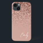 ガーリー赤面ピンクローズ金ゴールドグリッターモノグラム iPhone 13ケース<br><div class="desc">バラガーリー金ゴールド-赤面ピンクスパークルと滴下グリッターブラッシュドフェイクメタルのモノグラム名とイニシャル電話。これは、最高の甘い16歳の誕生日、結婚ブライダルシャワー、記念日、赤ちゃんシャワーまたはバチェロレッテギフトを作る誰かがグラームの豪華さとシックなスタイルを愛する。</div>