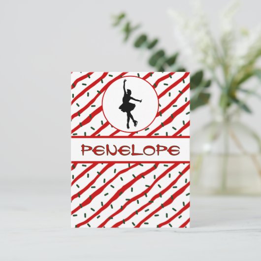 ガールアイススケートで滑るクリスマス散水パーソナライズされた ポストカード (スタンド正面)