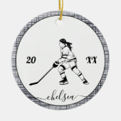 ガールアイスホッケープレーヤー日付の年&名前グレースポーツ セラミックオーナメント (正面)