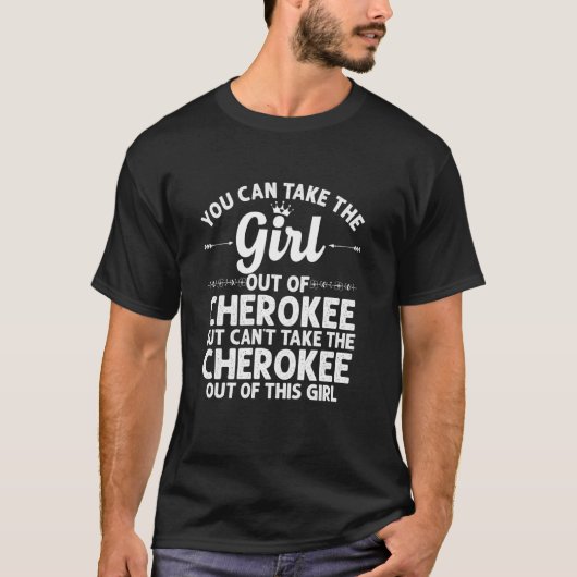 ガールアウトオブチェロキーアイアイオワホームおもしろいルーツウサ Tシャツ (正面)
