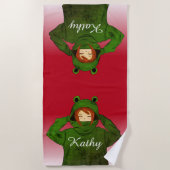 ガールウィンググリーンカエルフード付スケッチ名前をカスタムする ビーチタオル (正面)