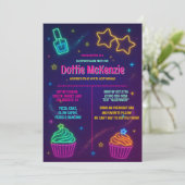 ガールグローネオンカップケーキ爪、 ネイルポーランドスランバーパーティー 招待状 (スタンド正面)