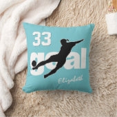 ガールサッカー選手キックゴール任意の色を選択 クッション (ブランケット)