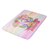 ガールズキュートパープルユニコーンレインボー名前をカスタムする バスマット (アングル)