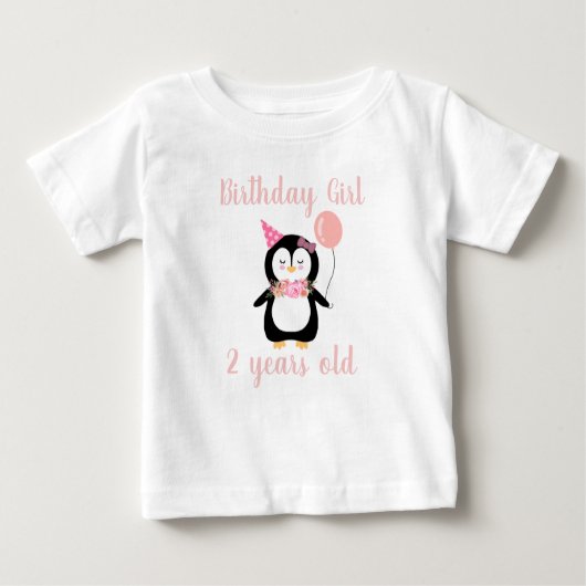 ガールズキュートピンクペンギン誕生日名&年齢 ベビーTシャツ (正面)