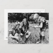 ガールズコレクティングカエル, 1940年代 ポストカード (正面/裏面)