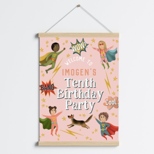 ガールズピンクスーパーヒーロー子供の誕生日ウェルカムサイン ポスター