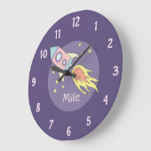 ガールズピンクロケット船宇宙と名前子供部屋 ラージ壁時計 (傾斜)